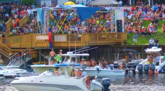 The Boathouse Waterway Bar & Grill: Myrtle Beach Live Music