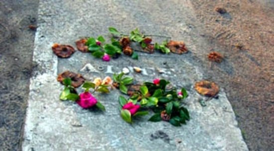 Alice Flagg's Grave