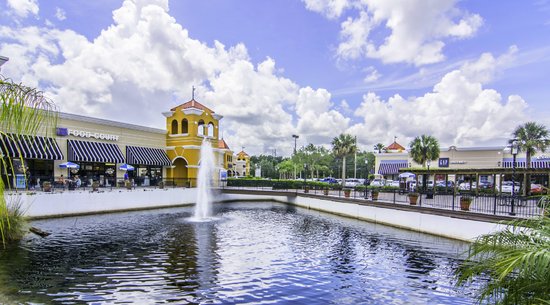 Fountain at Lake Buena Vista Factory Stores