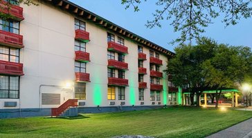 Quality Inn & Suites Downtown North