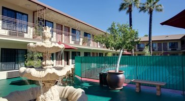 Studio City Court Yard Hotel