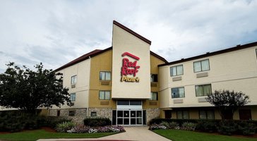 Red Roof Inn PLUS+ Houston - Energy Corridor